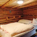 فندق مبيت وإفطار Tuukkalan Tila 2*